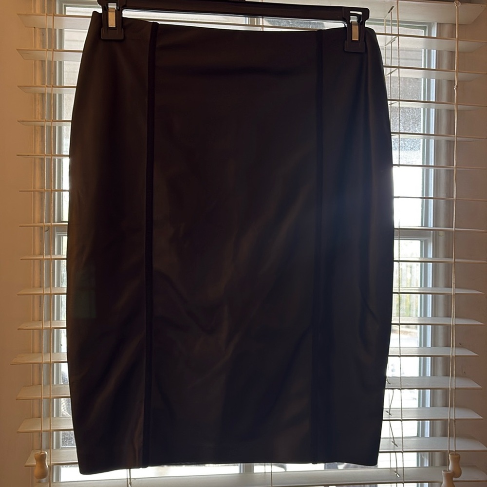 Bailey 44 Leather knee length pencil skirt size Medium
